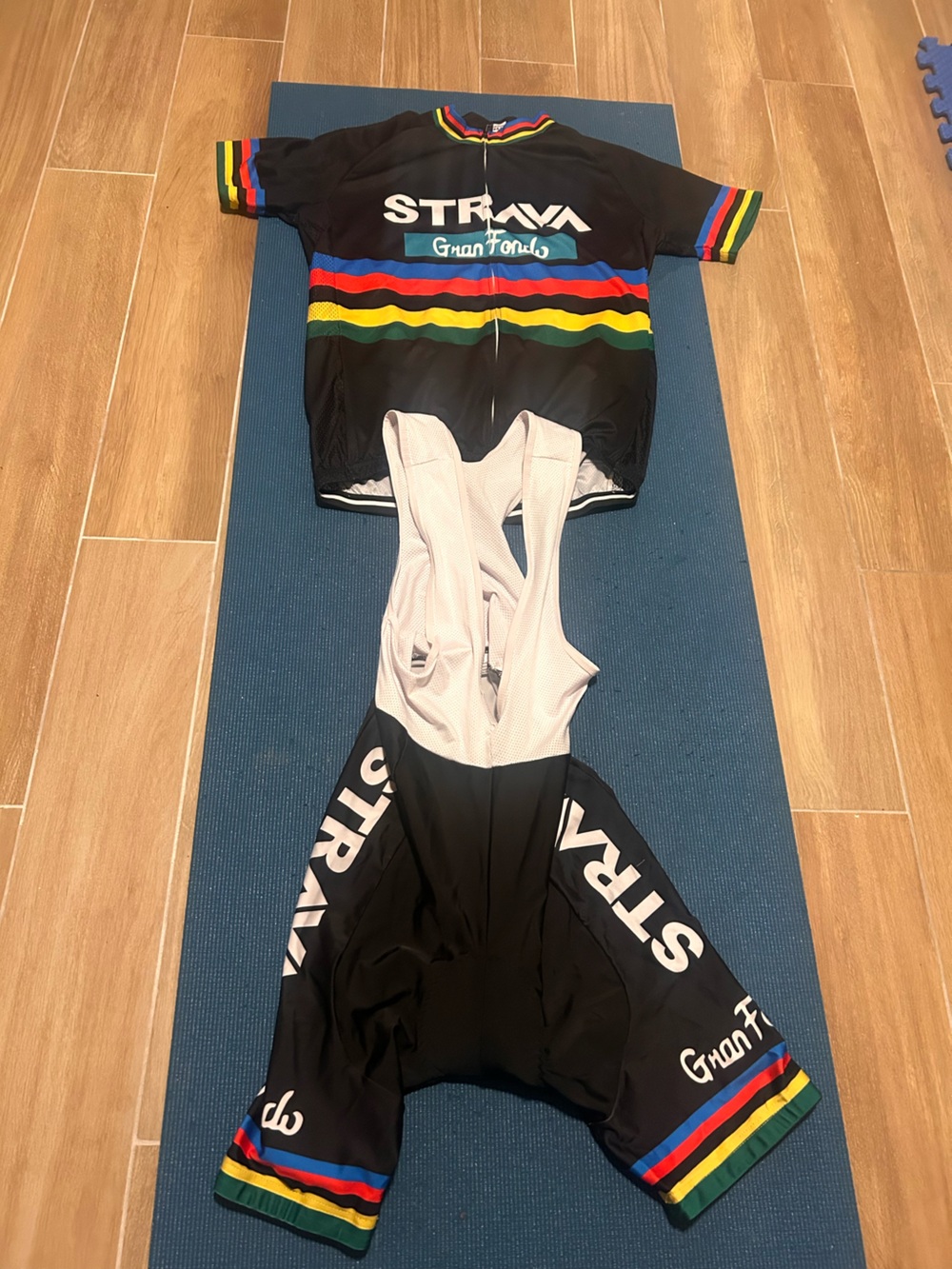 Men’s XL STRAVA Cycling Bib Shorts & XL STRAVA Jersey